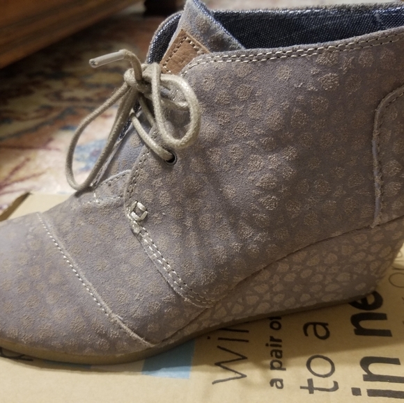 Tom's wedge booties - Picture 4 of 7